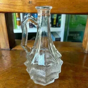1932 Horne  tiered glass cruet decanter